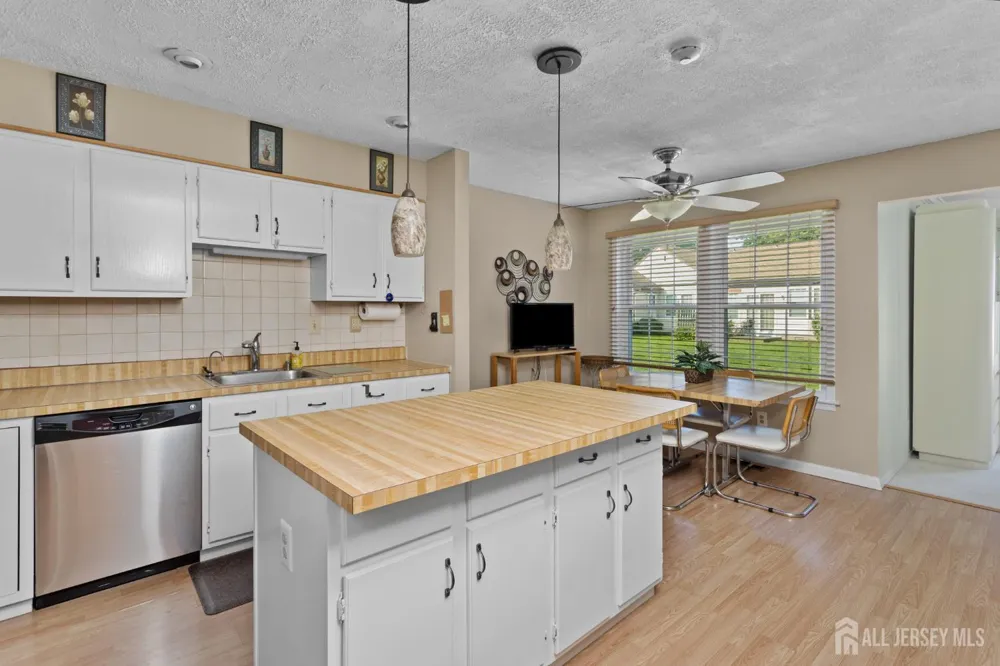 5 Thomas Paine Drive Monroe, NJ 08831