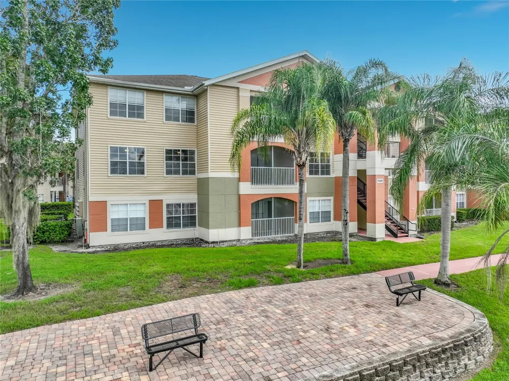 1939 SUMMER CLUB DRIVE #215 Oviedo, FL 32765
