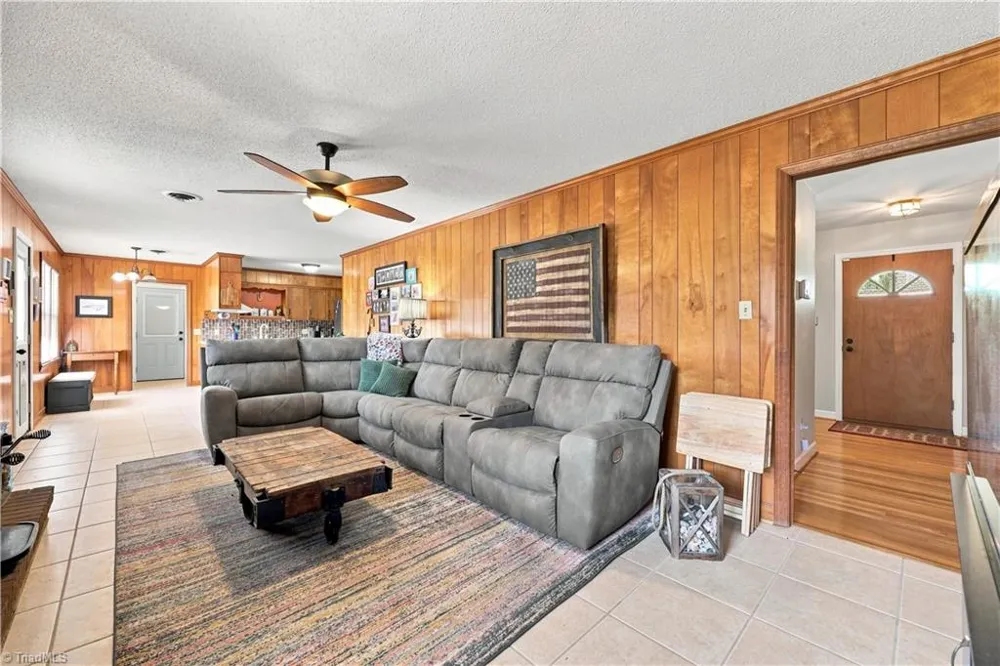 1011 W Mountain Street Kernersville, NC 27284