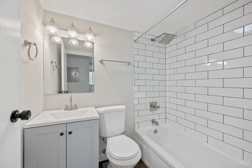 6449 Montgomery Road #8 Cincinnati, OH 45213