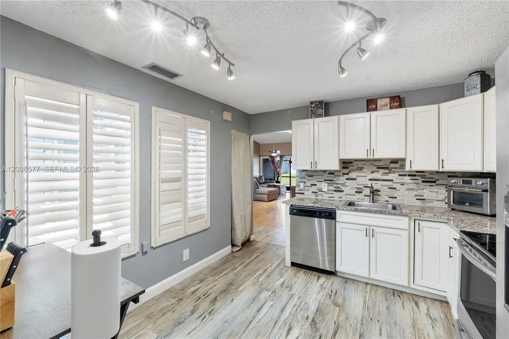 3839 Island Club Cir Lake Worth, FL 33462