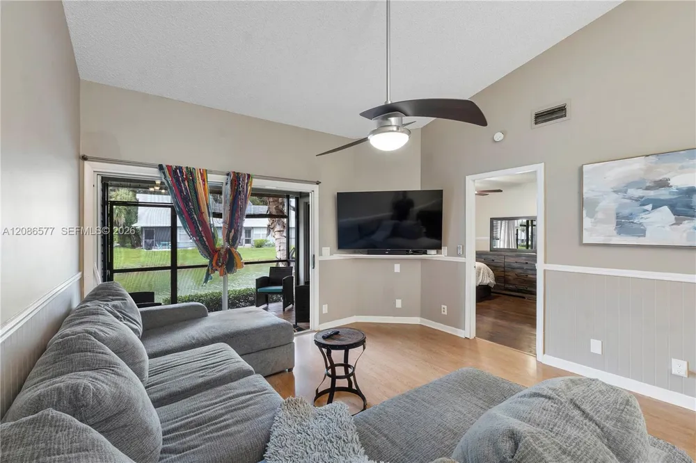 3839 Island Club Cir Lake Worth, FL 33462