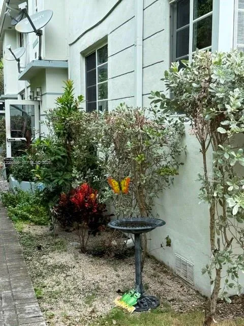 1995 Marseille Dr #4 Miami Beach, FL 33141