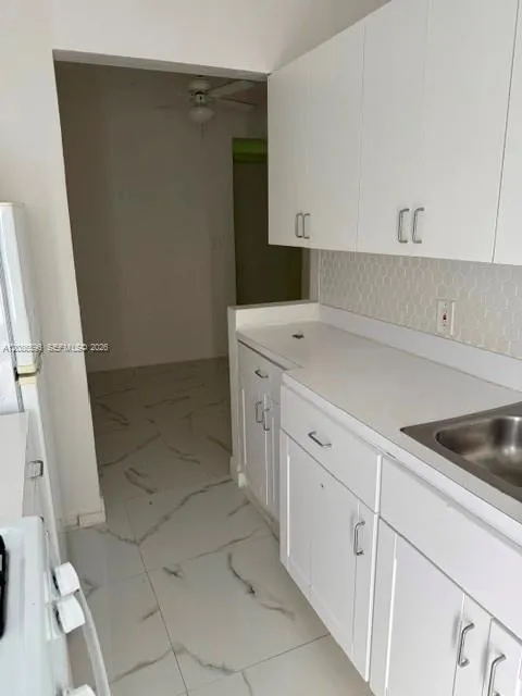 1995 Marseille Dr #4 Miami Beach, FL 33141