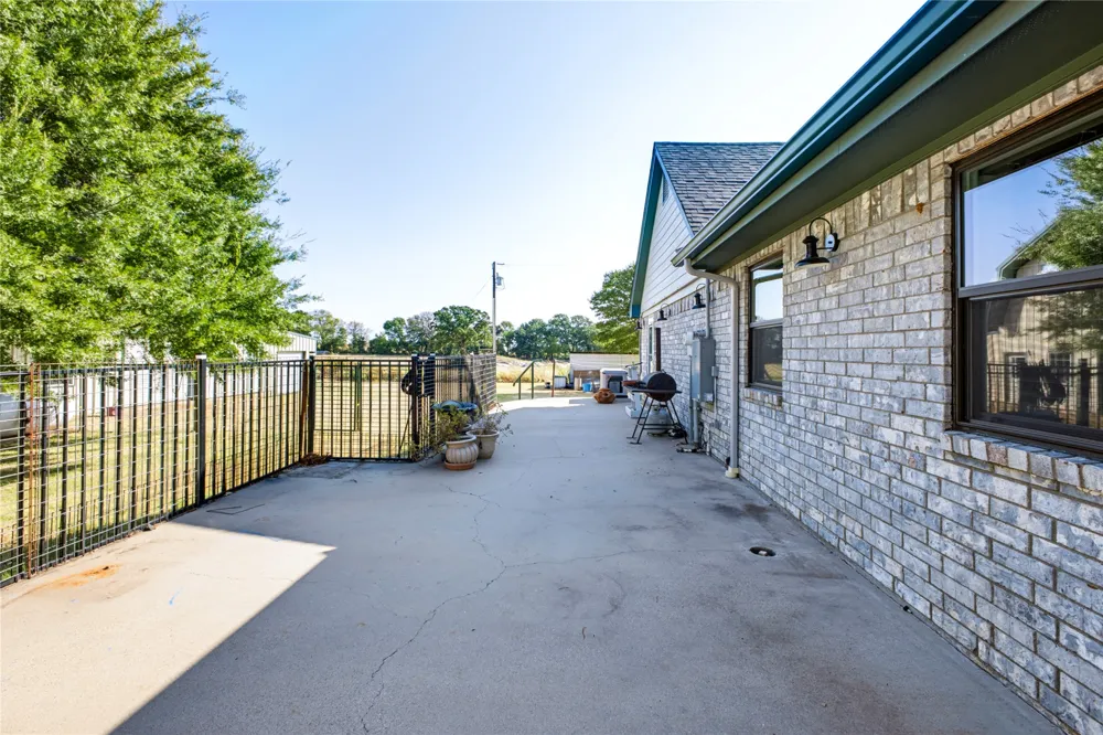 4247 E Highway 67 Rainbow, TX 76077