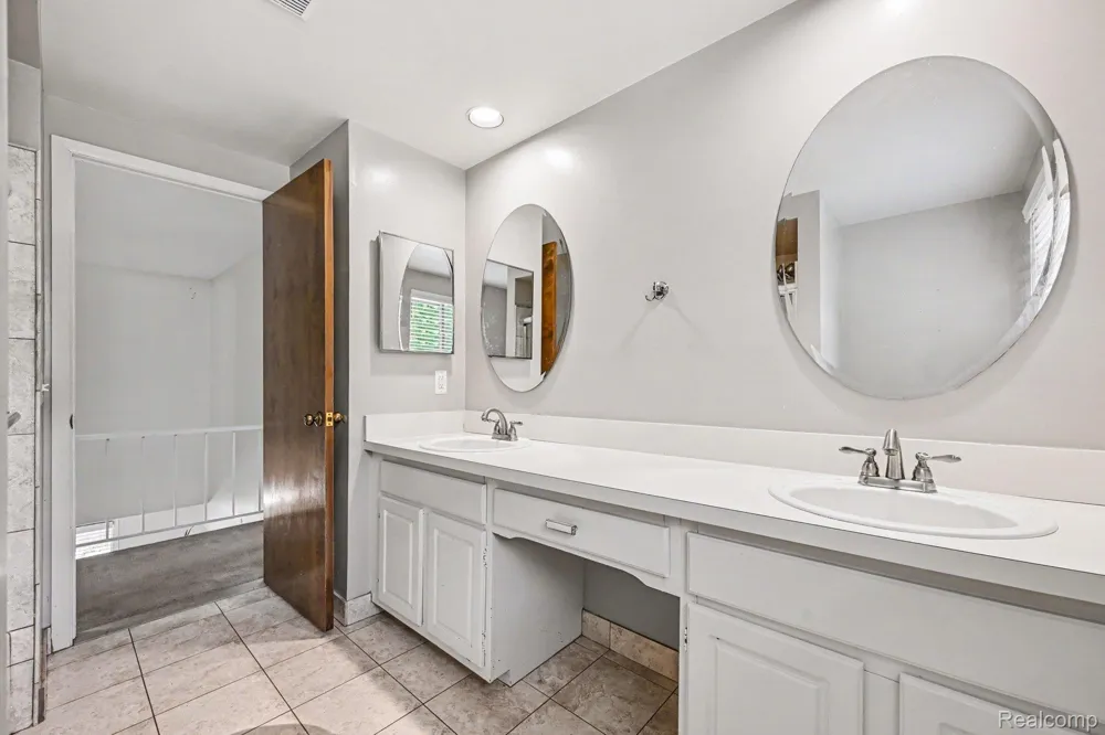 29579 Kings Pointe Court Farmington Hills City, MI 48331
