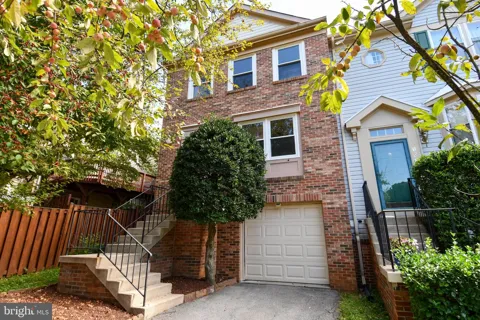 101 SMOOTHLEAF LANE