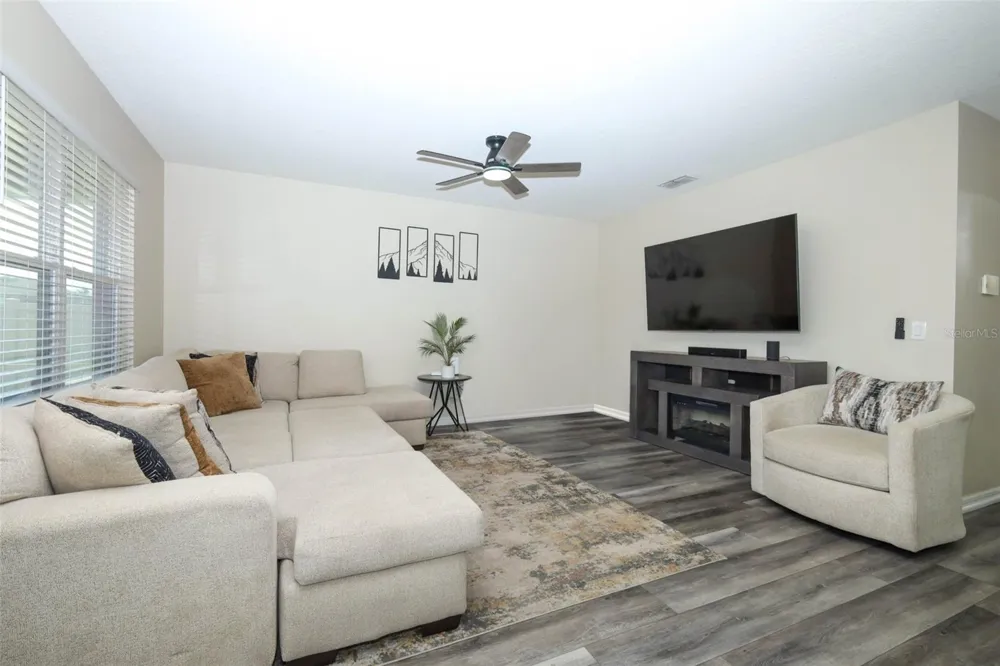 2657 GRAND CENTRAL AVE Tavares, FL 32778