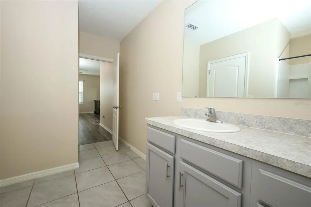 2657 GRAND CENTRAL AVE Tavares, FL 32778