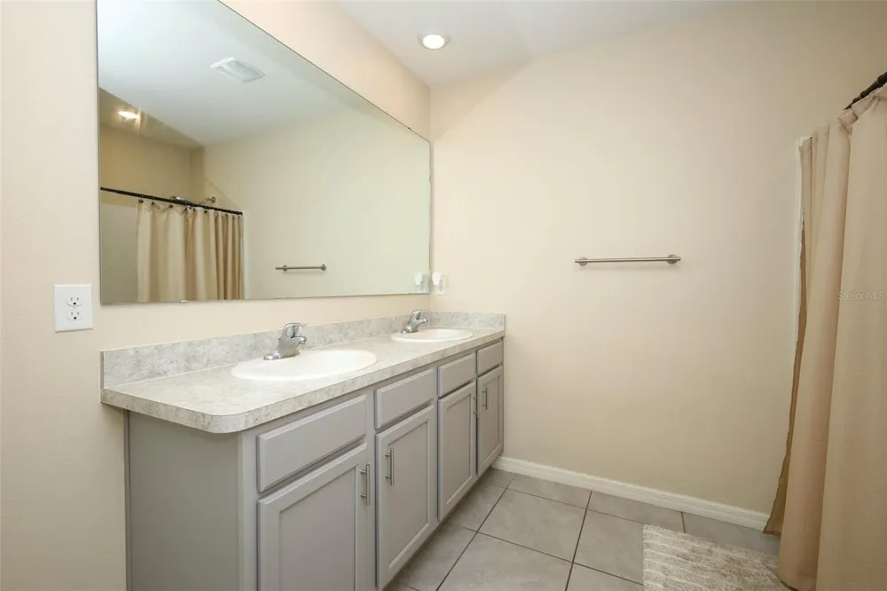 2657 GRAND CENTRAL AVE Tavares, FL 32778