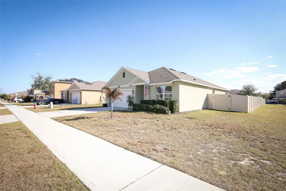 2657 GRAND CENTRAL AVE Tavares, FL 32778
