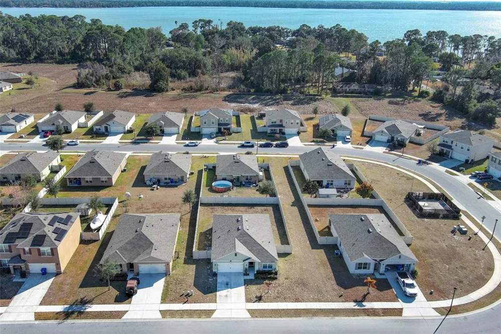 2657 GRAND CENTRAL AVE Tavares, FL 32778