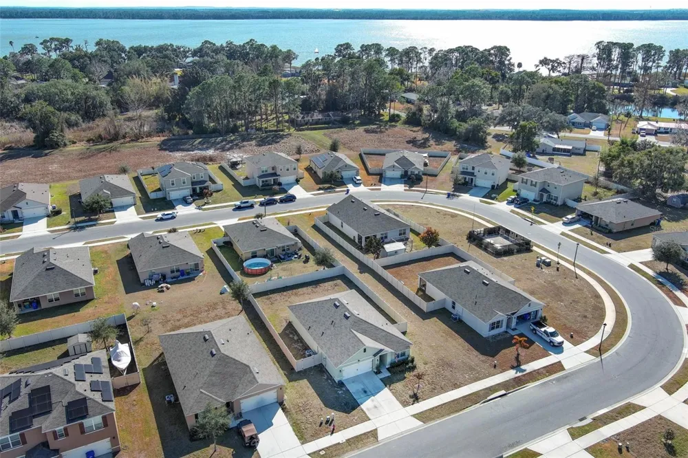 2657 GRAND CENTRAL AVE Tavares, FL 32778