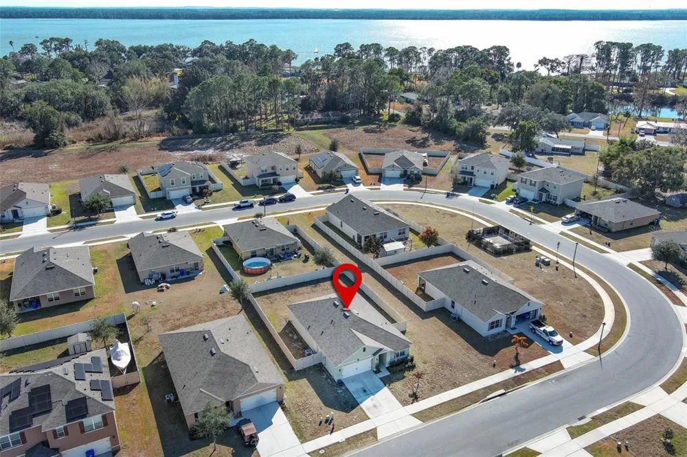 2657 GRAND CENTRAL AVE Tavares, FL 32778