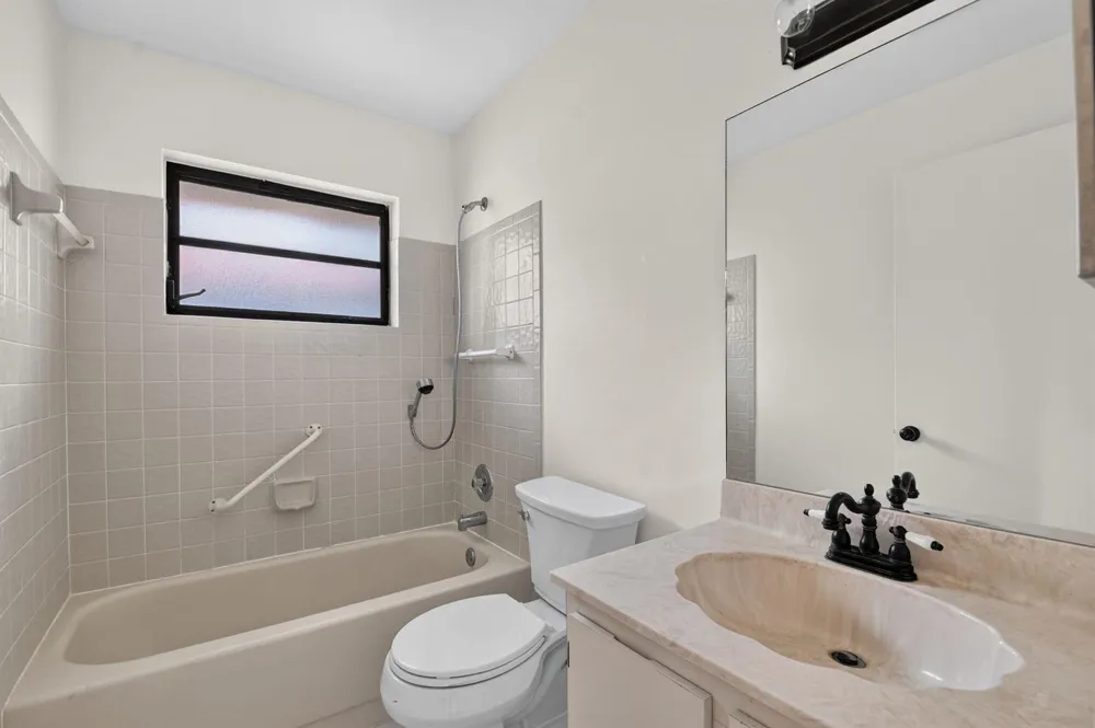 5423 Palm Springs Lane #B Boynton Beach, FL 33437
