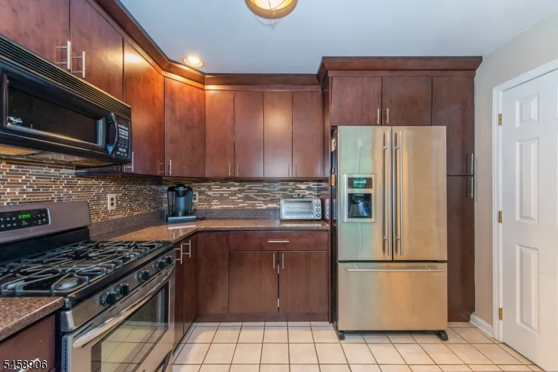 3107 Scenic Ct Denville, NJ 07834