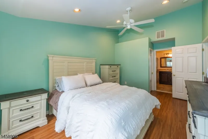 3107 Scenic Ct Denville, NJ 07834