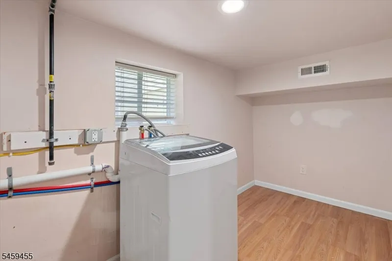 322 Kaplan Ave Hackensack City, NJ 07601