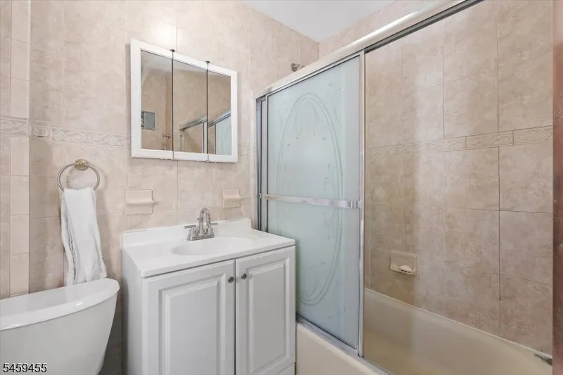 322 Kaplan Ave Hackensack City, NJ 07601