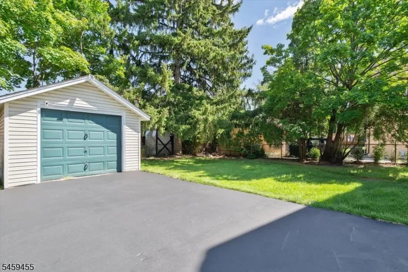 322 Kaplan Ave Hackensack City, NJ 07601