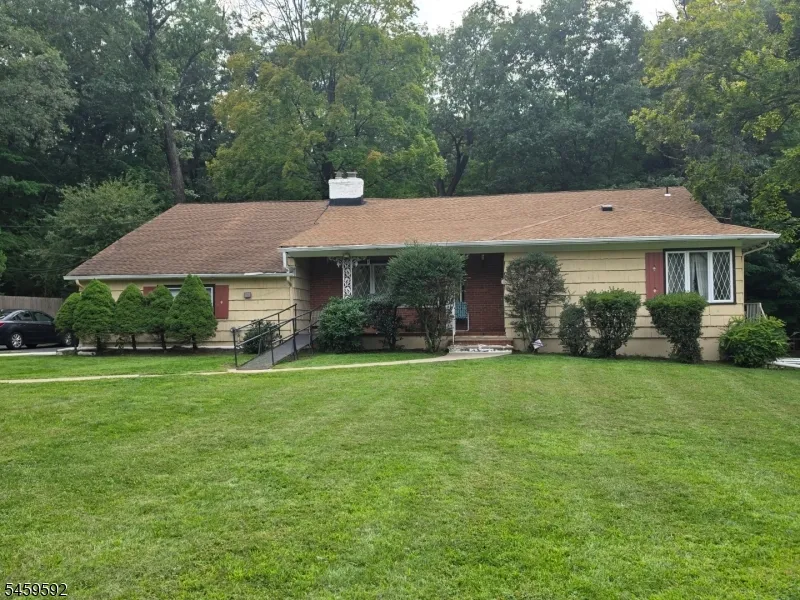 39 Greendale Rd Cedar Grove, NJ 07009