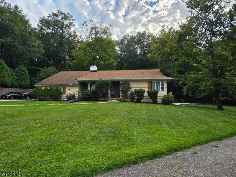 39 Greendale Rd Cedar Grove, NJ 07009