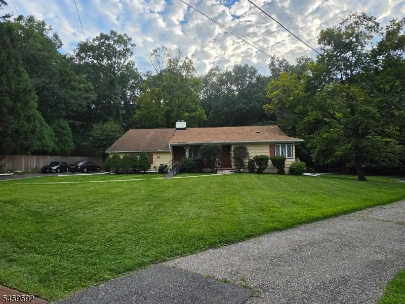 39 Greendale Rd Cedar Grove, NJ 07009