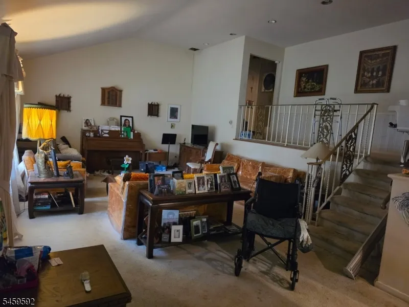 39 Greendale Rd Cedar Grove, NJ 07009