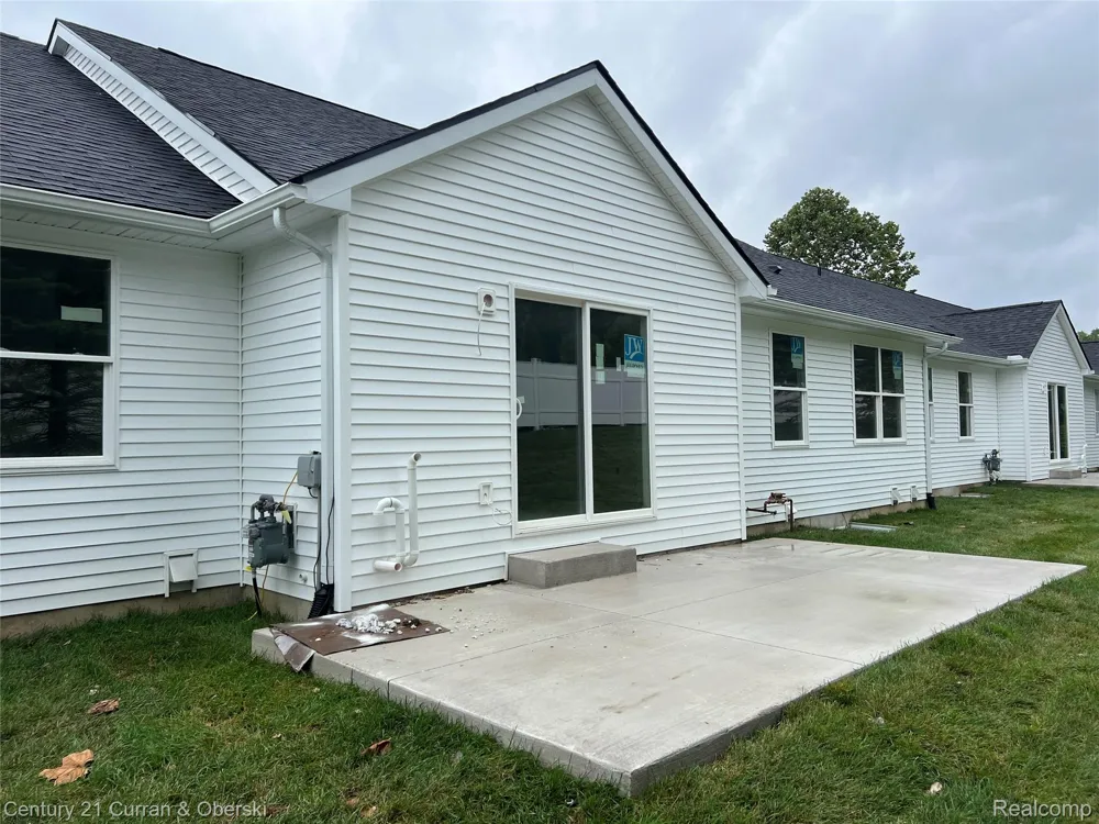 821 Nelsons Ridge Drive #12 Howell City, MI 48843