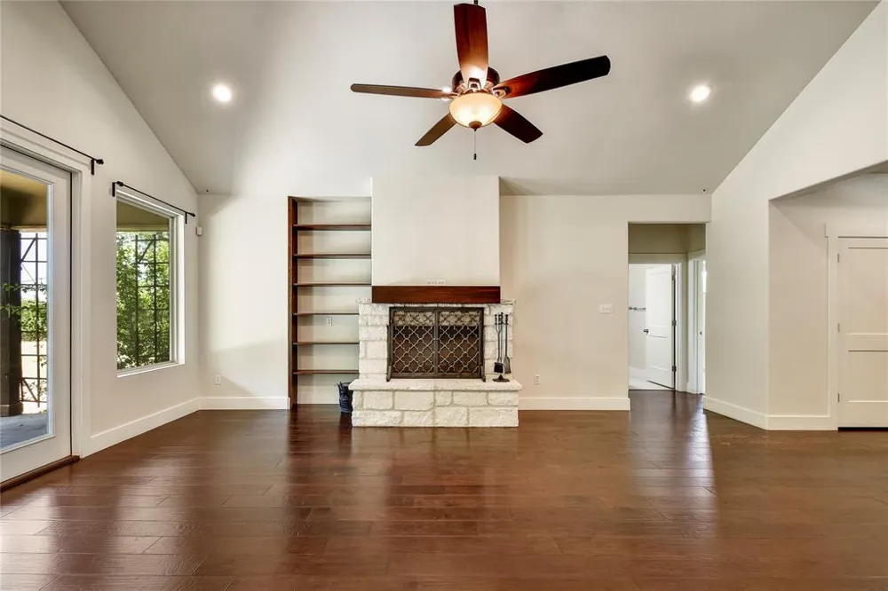 735 Monarch Lake Canyon Lake, TX 78133