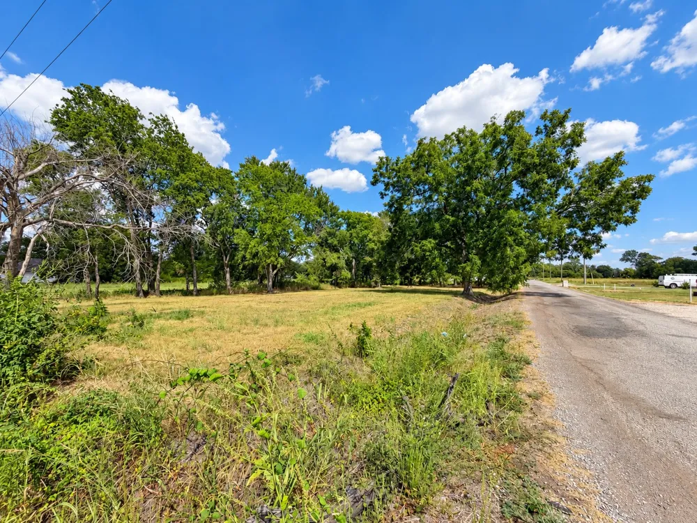 82 10th Street Honey Grove, TX 75446