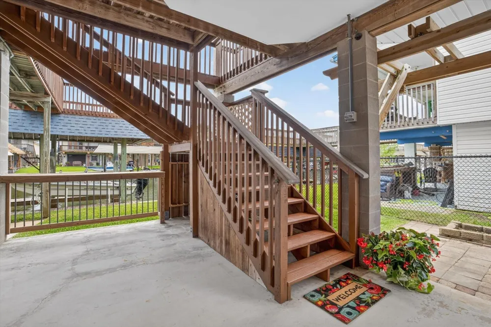 514 Pompano Street Bayou Vista, TX 77563