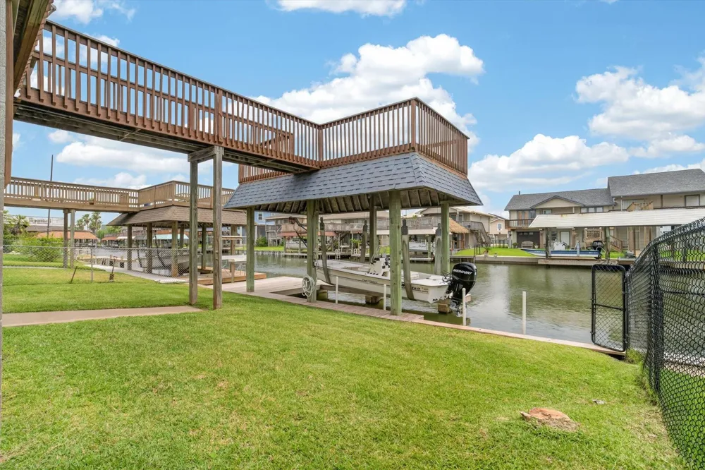 514 Pompano Street Bayou Vista, TX 77563