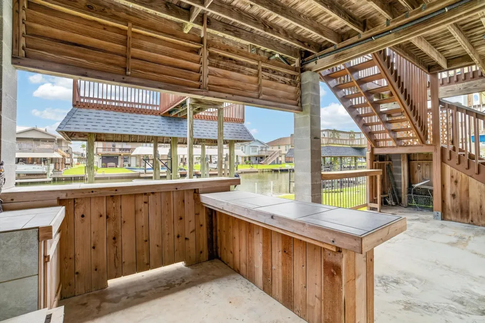 514 Pompano Street Bayou Vista, TX 77563