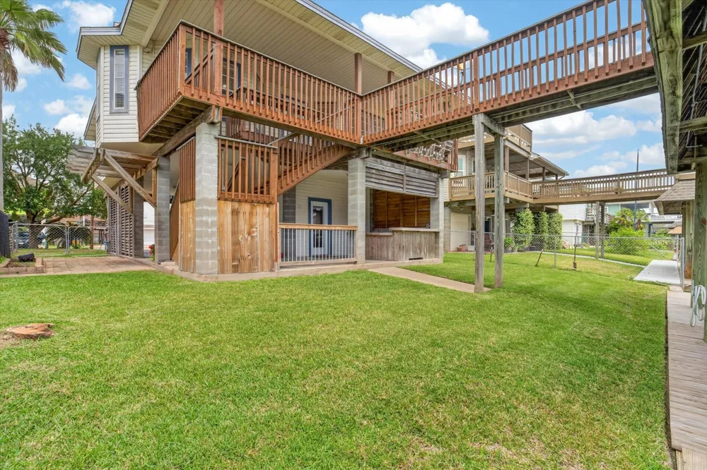 514 Pompano Street Bayou Vista, TX 77563