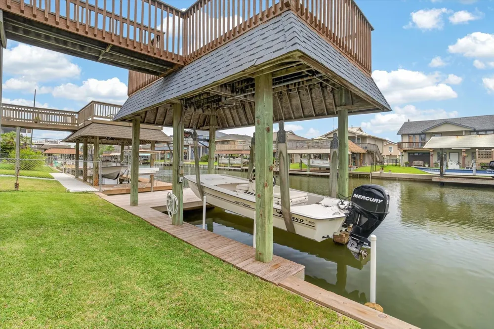 514 Pompano Street Bayou Vista, TX 77563