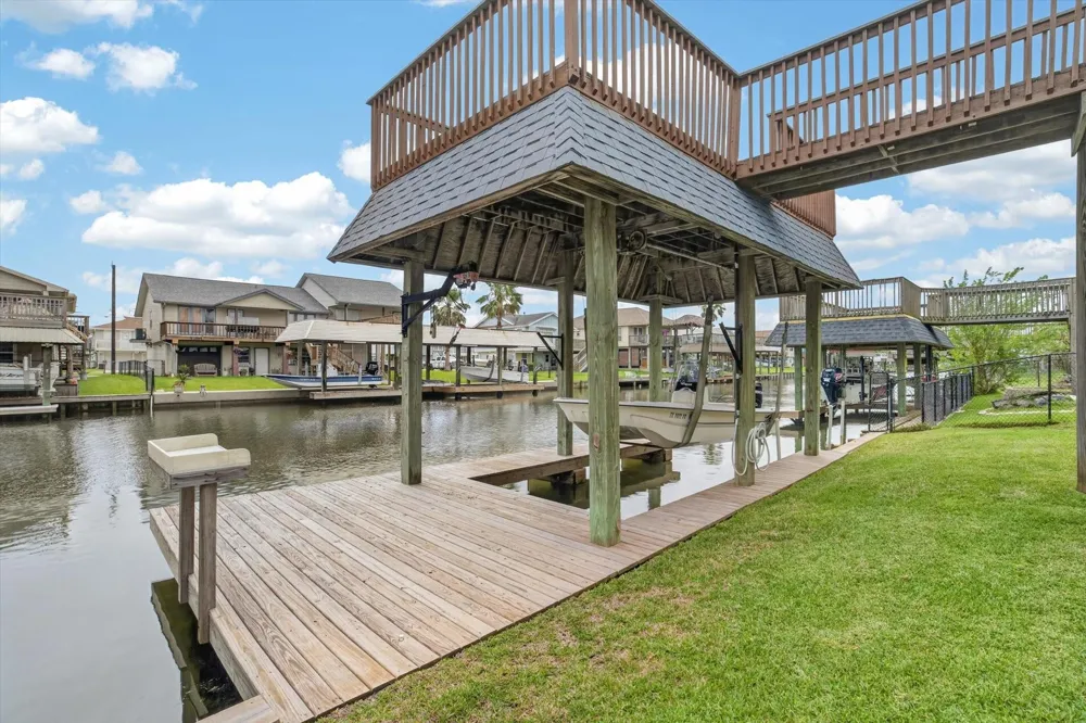 514 Pompano Street Bayou Vista, TX 77563