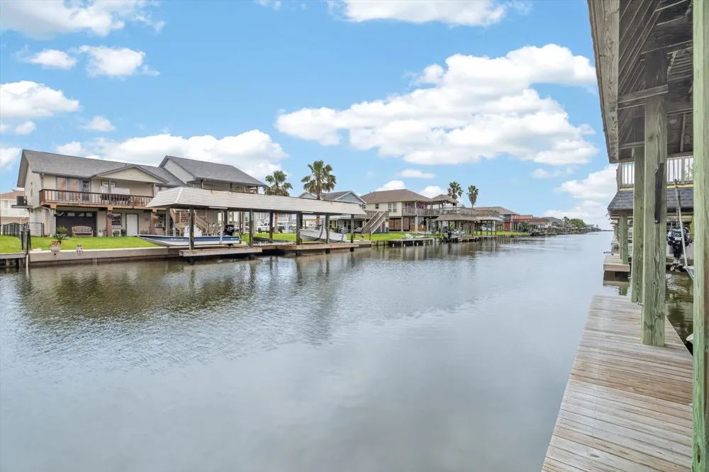514 Pompano Street Bayou Vista, TX 77563