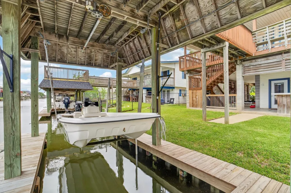 514 Pompano Street Bayou Vista, TX 77563