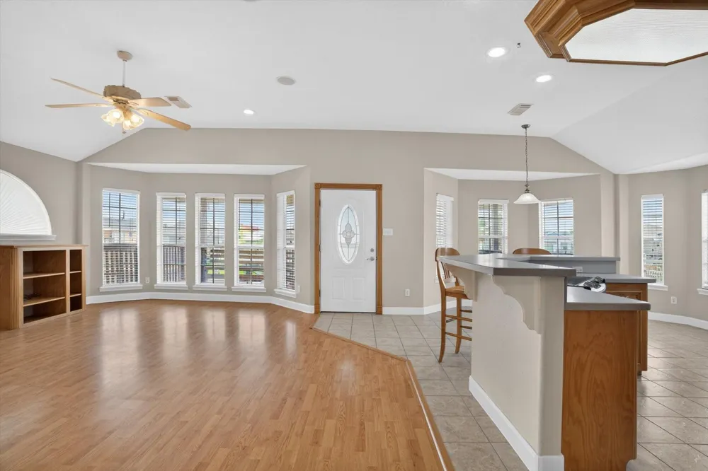514 Pompano Street Bayou Vista, TX 77563