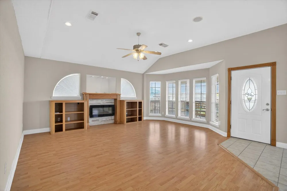 514 Pompano Street Bayou Vista, TX 77563