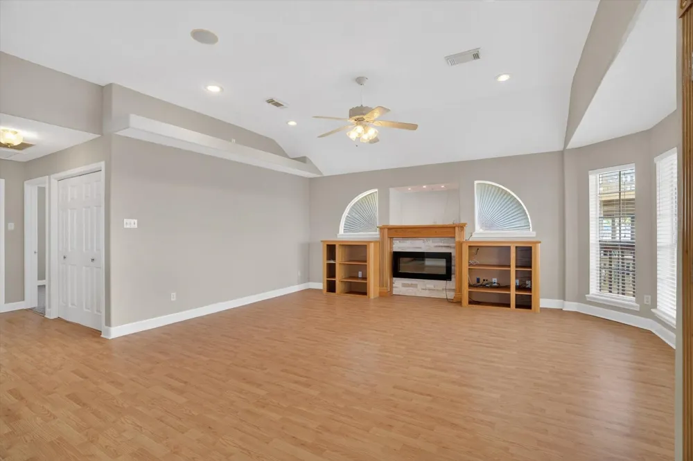 514 Pompano Street Bayou Vista, TX 77563