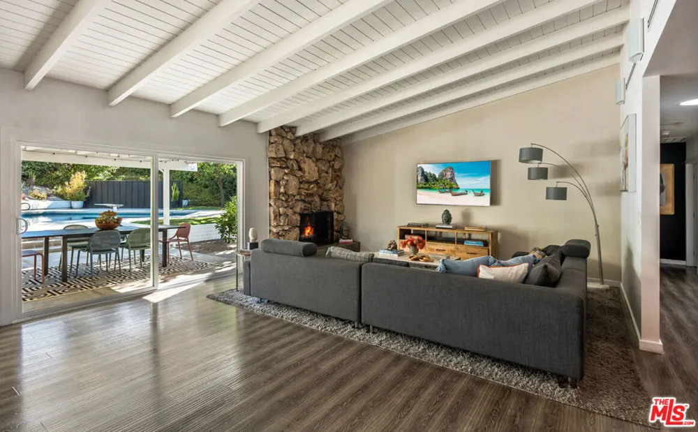 4509 Caminito Place Los Angeles, CA 91356