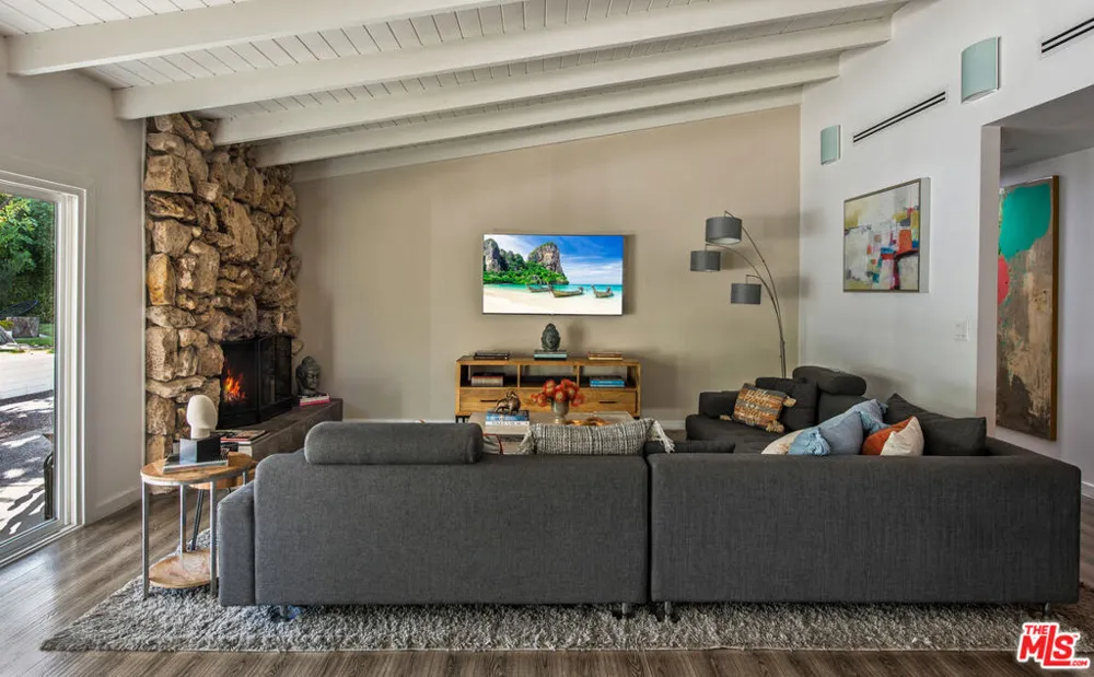 4509 Caminito Place Los Angeles, CA 91356