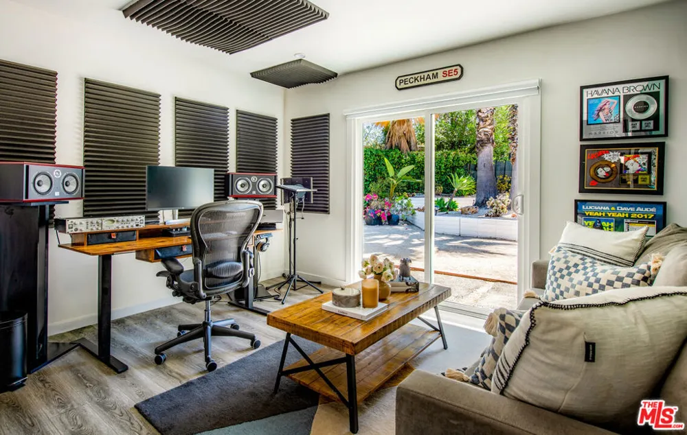 4509 Caminito Place Los Angeles, CA 91356