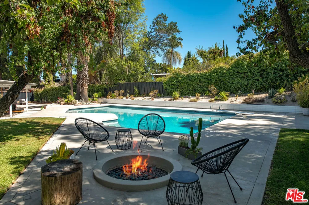 4509 Caminito Place Los Angeles, CA 91356