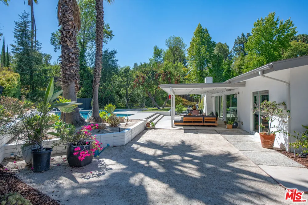 4509 Caminito Place Los Angeles, CA 91356
