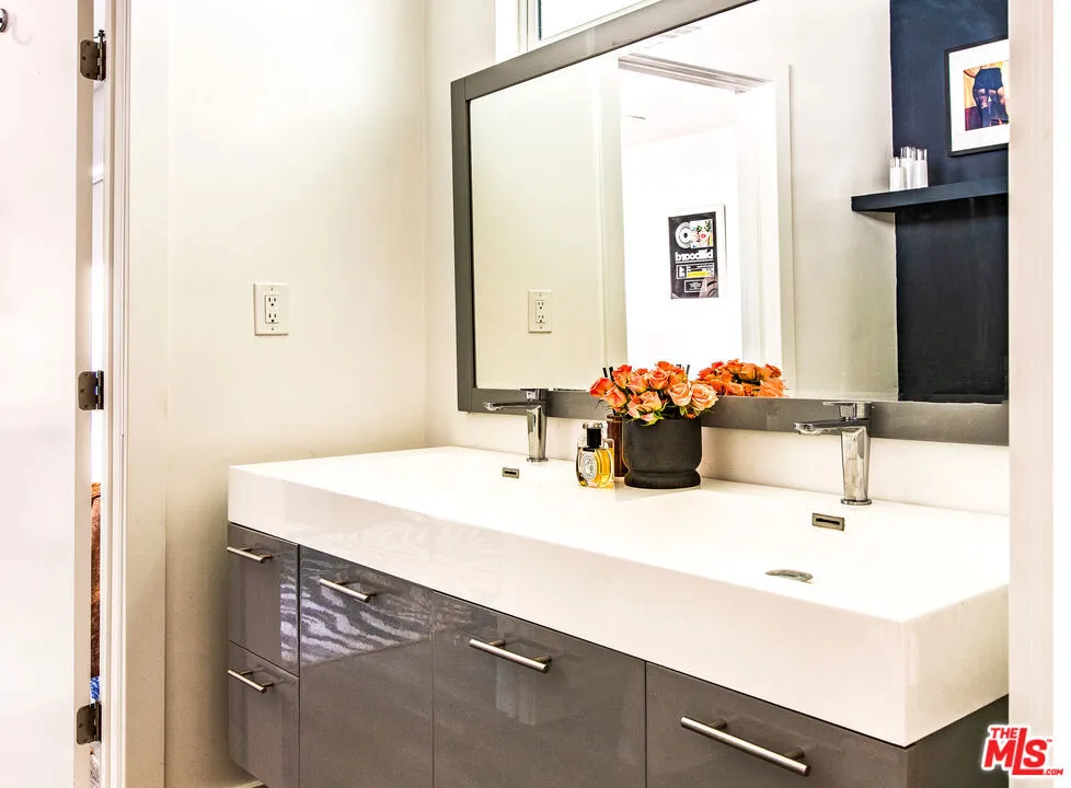 4509 Caminito Place Los Angeles, CA 91356