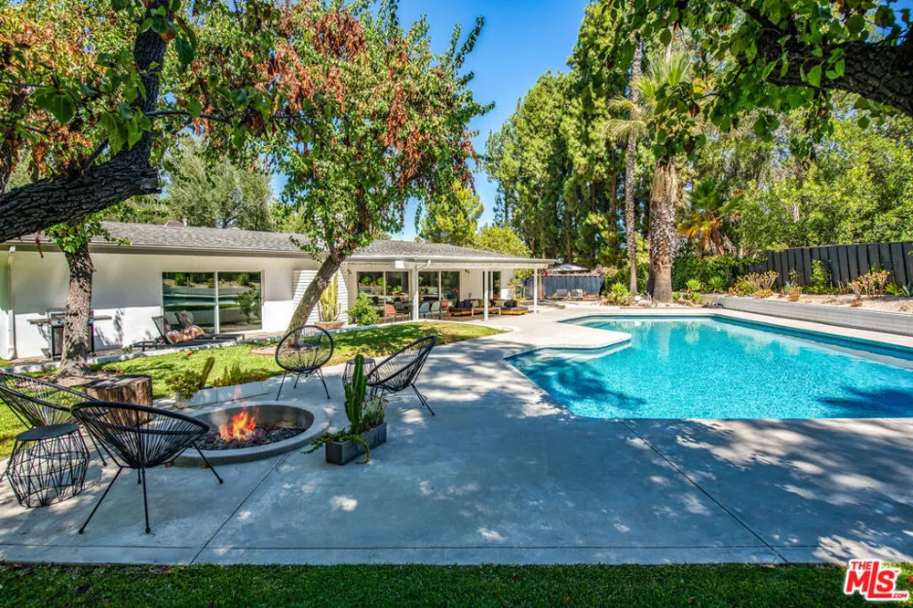 4509 Caminito Place Los Angeles, CA 91356