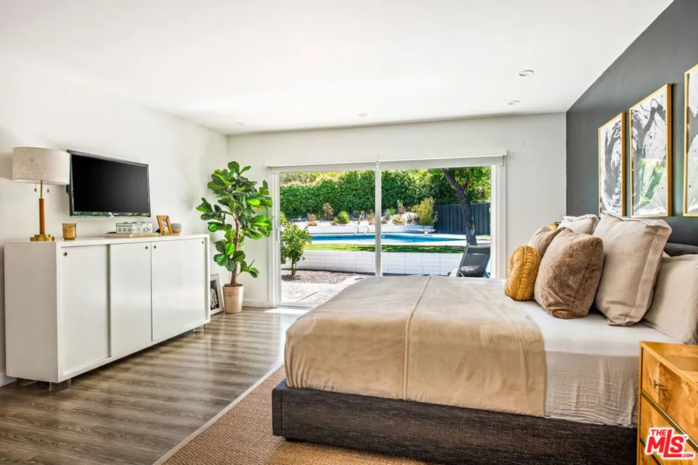 4509 Caminito Place Los Angeles, CA 91356